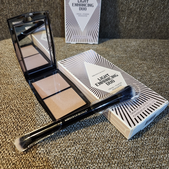 Spa candles and makeup - Picture 11 of 13